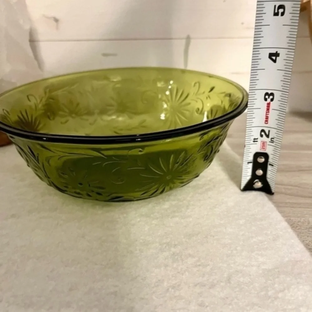 Vintage 1979 FTD Olive Green Glass Bowl Daisy Pattern 7.5”
